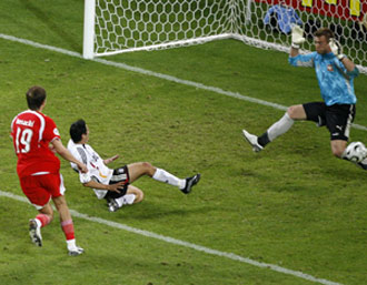 看世界杯 學(xué)單詞: 替補(bǔ),傷停補(bǔ)時(shí),鏟射