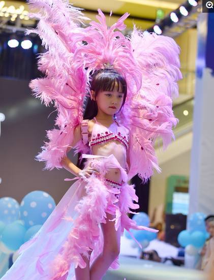 商場(chǎng)舉辦少兒“維密秀”遭批