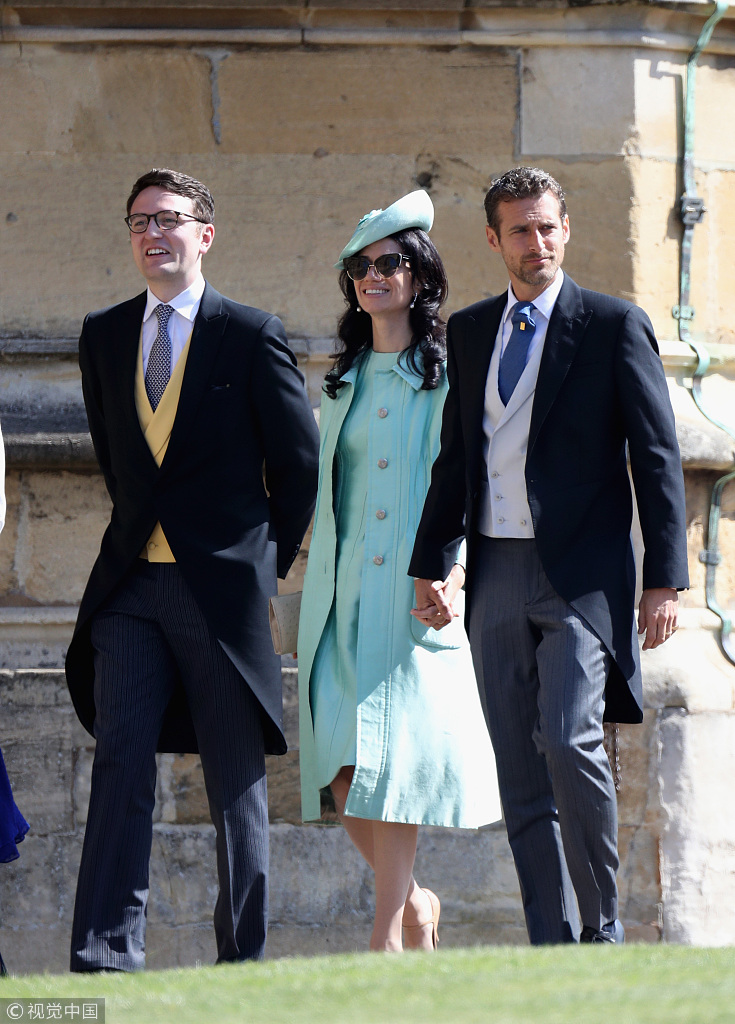 肯辛頓宮發(fā)布哈里梅根官方結(jié)婚照 四世同堂其樂(lè)融融（組圖）