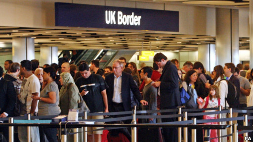 奧運將至 希思羅邊檢仍排長龍