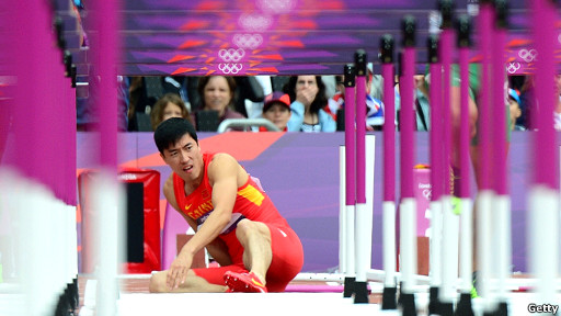 劉翔預(yù)賽摔倒 “奧運(yùn)夢(mèng)”斷