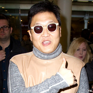 《江南風》登陸英國 樸大叔笑拗造型