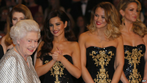 皇家匯演問世百年 英女王夫婦結(jié)婚65載