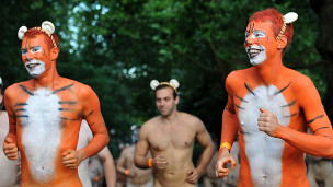 三百人倫敦動物園裸奔為老虎募捐