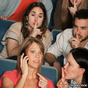 觀劇用手機 “最易招不滿”