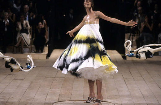 倫敦時尚:T臺百變“秀”當頭