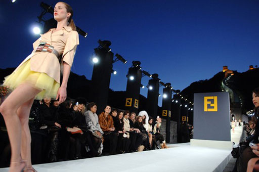 倫敦時尚:T臺百變“秀”當頭