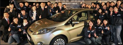Bumper Chinese Car Sales 中國(guó)汽車(chē)銷(xiāo)售量躍居世界第一