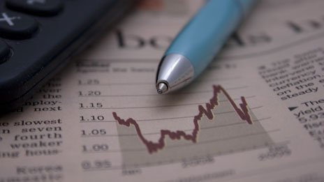 UK economic growth slows 最新公布數據顯示英國經濟增長速度緩步