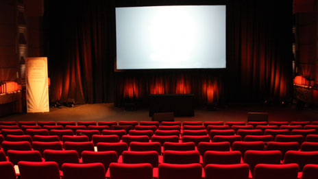 A fourth dimension to film 4D影院引領看片新潮流