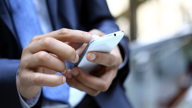 Banking with apps 手機銀行應用普及