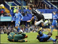 Who's Staying, Who's Going? 誰去誰留？