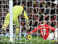 Under-fire Referee Gets Support 納尼受爭議進球