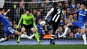 國際足球球員轉會人數與費用均下降