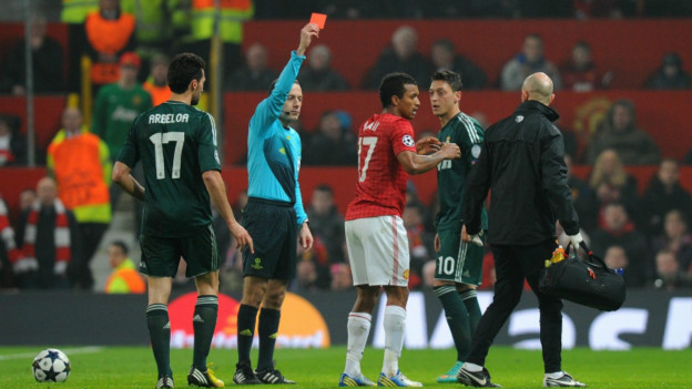 曼聯(lián)歐冠止步 爭議染紅引各方爭論