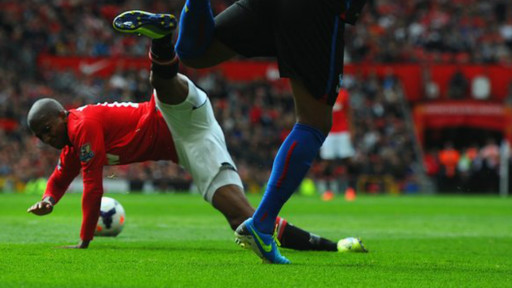 水晶宮隊抗議 要求罰下假摔球員