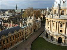 牛津考慮美式獎學金體制