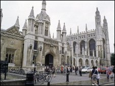 美洲獅啦啦隊 為劍橋加油