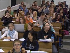 英國大學削減“米老鼠課程”