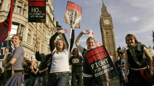 分析：留學(xué)生已成英國高校一大財源