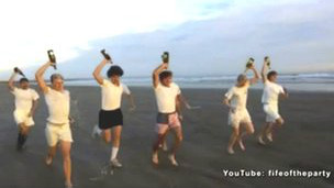 倒香檳 圣安德魯斯學生“玩過頭”