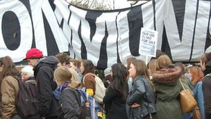 薩塞克斯大學示威者被驅(qū)逐