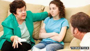 父母過度保護的孩子“更容易受欺負(fù)”