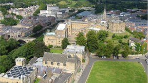 杜倫大學(xué)重金購藝術(shù)藏品遭批評(píng)