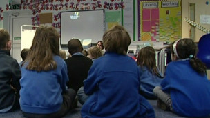 英格蘭小學老師 工時較短工資不少