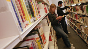 英國大學校園“貧富界限分明”