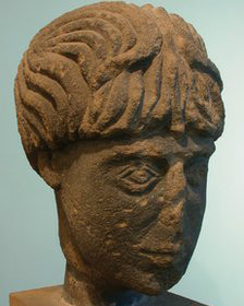 英大學新生幸運發現羅馬神像