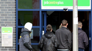 調(diào)查:英失業(yè)青年三分之一曾有自殺念頭