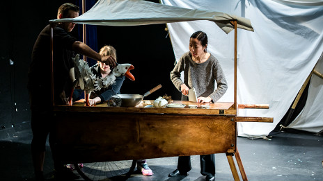 留英訪談:香港華人新形體劇探討戰(zhàn)爭與犧牲