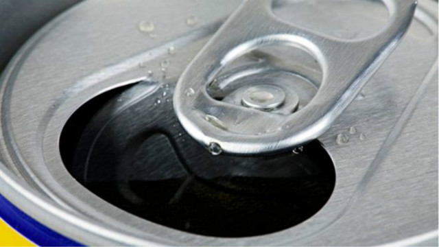 英國(guó)教師警告學(xué)生喝能量飲料存在風(fēng)險(xiǎn)