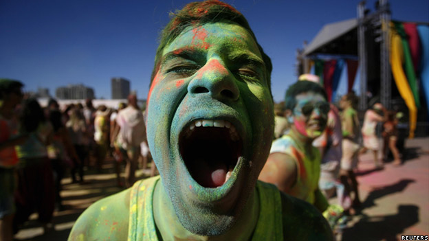 To have a big mouth 大嘴巴