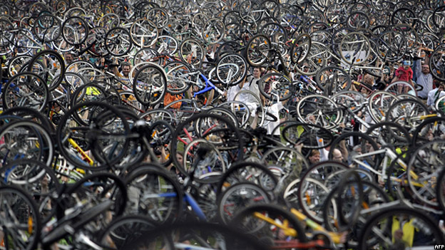 Two wheels are better than four 自行車比汽車好