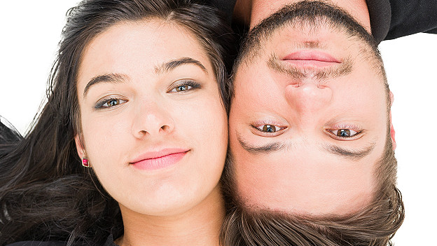 Go head-to-head 針鋒相對(duì)地競(jìng)爭(zhēng)