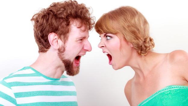 At each other’s throats 唇槍舌戰地爭吵