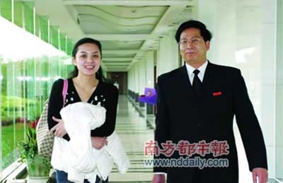 廣西師大領導為評估集體迎接女秘書