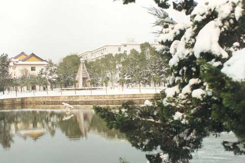 華中科大疑虛假宣傳續：校方稱未承諾保證錄取