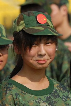 90后MM軍訓讓教官很傻眼