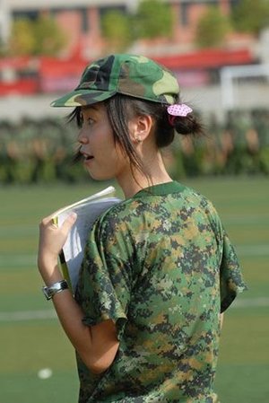 90后MM軍訓讓教官很傻眼