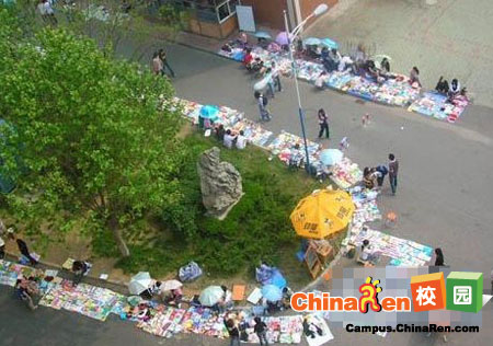 大學生跳蚤市場壯觀景象