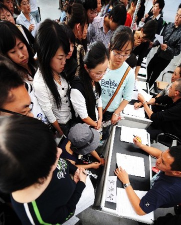 大學畢業生2011年將迎來就業最高峰