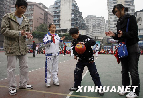 手拉手，我們做朋友