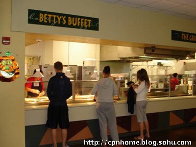 中國(guó)大學(xué)食堂與美國(guó)大學(xué)食堂大比拼