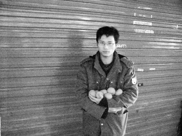 大學(xué)生帶萬斤橘子到校抵學(xué)費