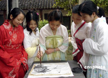 980元打造一個淑女? 溫州“少女學堂”遭質疑