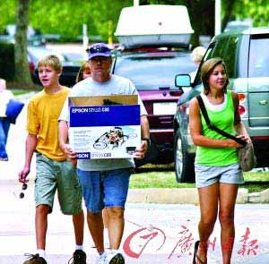 美國大學對家長“送學”求之不得