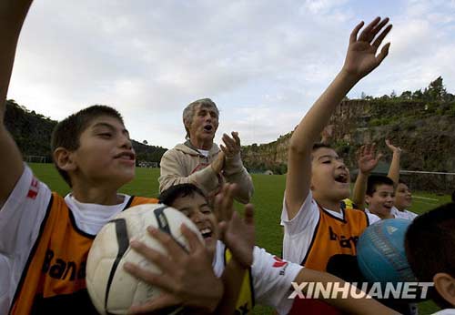 米盧與足球學校的孩子們
